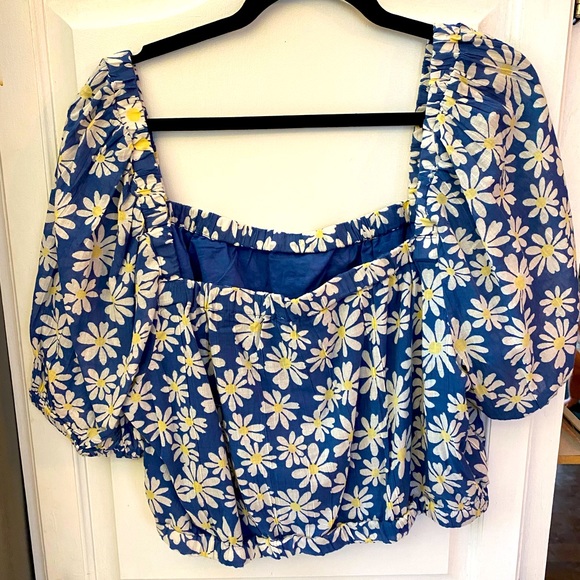 Peasant style puff sleeve crop - Picture 1 of 3